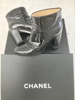 CHANEL パテントレザー ショートブーツ ブラックのサムネイル