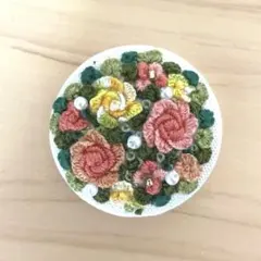 ハンドメイド刺繍ブローチ 8111