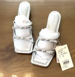 新品未使用 AZUL by moussy リボンサンダル シルバーのサムネイル