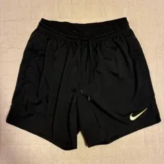 Nike ショートパンツ　ウーブンパンツ　黒　ナイキ