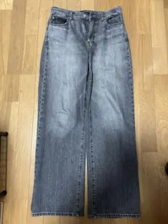 UNIQLO グレー ストレートジーンズ