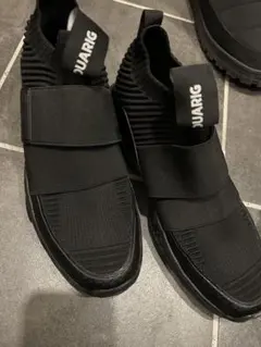 DUARIG ブラック スリッポンスニーカー