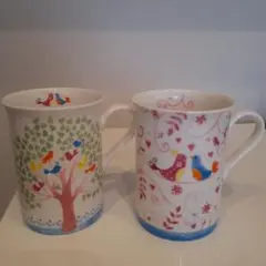 ファインボーンチャイナ　カラフルな鳥と木のマグカップ2個セット