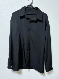 黒シャツ 長袖