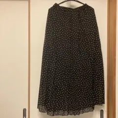 未使用に近い小花柄 プリーツロングスカート Ｌブラックのサムネイル