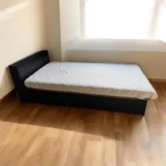 シングルサイズ ブラック木製ベッドフレーム　引取り２つ付き