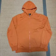 オレンジ　ジップパーカー
