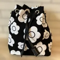 ❤️新品❤️日本製　MARY QUANT 花柄　巾着ポーチ・巾着化粧ポーチ