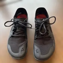 Vivobarefoot ほぼ新品スニーカー ブラック EUR42 - メルカリ
