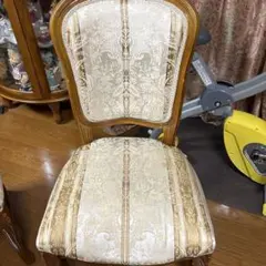 クラシックデザイン ダイニングチェア クリーム色