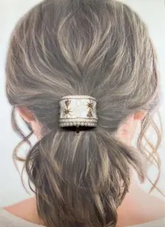 ꕤインド刺繍リボン ポニーフック ヘアカフ 白 ꕤ - メルカリ