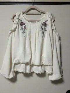 axes femme ブラウス　Mサイズ