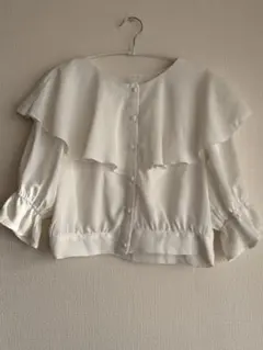 フリル付きホワイトブラウス 五分袖　GRL