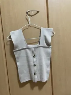 GRL ベージュ Vネック タンクトップ ボタン付き