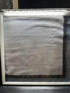 YVES SAINT LAURENTのハンカチのサムネイル