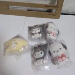 yサンリオ　ふわふわフロッキーマスコット ポチャッコ　ポムポムプリン　クロミ