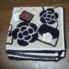 CLATHAS 花柄ハンカチ ベージュ　黒