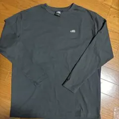 ニューバランス 長袖カットソー