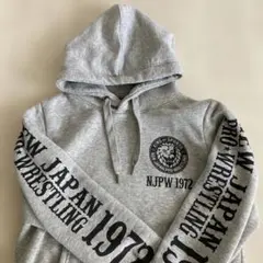 新日本プロレスNJPWパーカーはMサイズですがSサイズのように着心地が良いです。