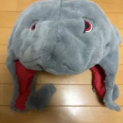 グレーのサメデザイン帽子