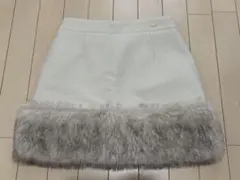 美品 リリーブラウン エコファーミニスカショーパン アイボリー