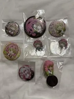 鬼滅の刃 甘露寺蜜璃 缶バッジ　ガチャ　アクリルスタンド　コレクションフィギュア