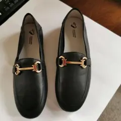 ブラックレザー ローファー ゴールドバックル