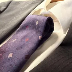 美品 BVLGARI ネクタイ ロゴ総柄 ネイビー シルク セッテピエゲ風