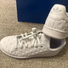 adidas Stan Smith ハート型スニーカー