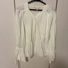 Ravissant Laviereホワイト シフォン Vネック シャツのサムネイル
