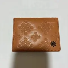 花柄型押し レザーカードケース