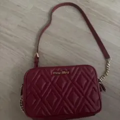 miu miu キルティング ショルダーバッグ レッドのサムネイル