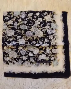 valentino garavani 花柄ハンカチのサムネイル