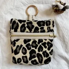 ヒョウ柄　カラビナポーチ　ハンドメイド　便利なポーチ　イヤホンポーチ