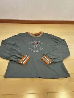 グリーン　長袖　トレーナー