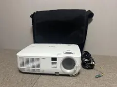 美品 NEC プロジェクター V260 バッグ・リモコン・ケーブル完備 - メルカリ