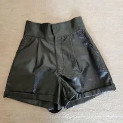 【FUN】美品　フェイクレザー　ショートパンツ　キュロット