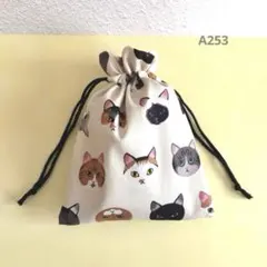 ハンドメイド＊巾着袋＊猫柄＊アイボリー＊内布レッド
