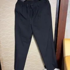 UNIQLO黒のスラックス