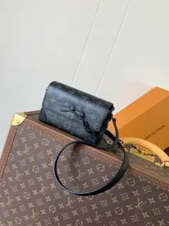 Louis Vuitton ブラックショルダーバッグ