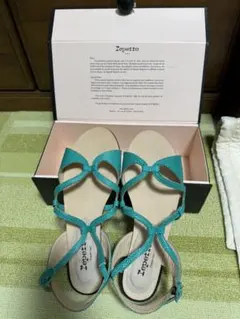 《新品未使用》 repetto グリーンサンダルのサムネイル