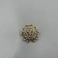 055 スワロフスキー　エレガントな花形ブローチ