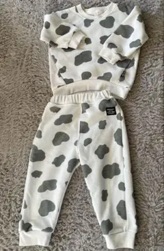 牛柄模様 上下セット 80サイズ　西松屋