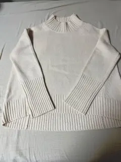 アパートバイローリーズ　ハイネック ニット　白