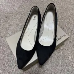 黒スエード風ポインテッドトゥパンプス