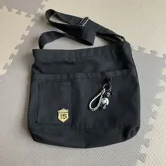 黒いショルダーバッグ