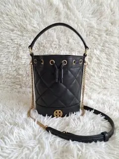 【美品】Tory Burch ウィラミニバケットバッグ レザー チェーン 黒のサムネイル