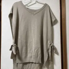 ベージュ 袖リボン ニットベスト Fサイズ