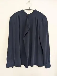 エムエフエディトリアル★美品！濃紺 ブラウスのサムネイル
