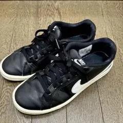 NIKE スニーカー
